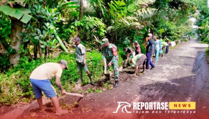 Wujud Kepedulian terhadap Lingkungan, Babinsa Kebonsari Bersama Warga Kerja Bakti Pembersihan Jalan Dusun