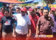 Blusukan di Pasar Sattoan, Achmad Fauzi Disambut Histeris Warga Kalianget 8 Blusukan di Pasar Sattoan, Achmad Fauzi Disambut Histeris Warga Kalianget