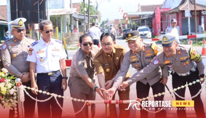 Kapolres Blitar Hadiri Peresmian Pengoperasian Palang Pintu dan pos Jaga Perlintasan Kereta Api