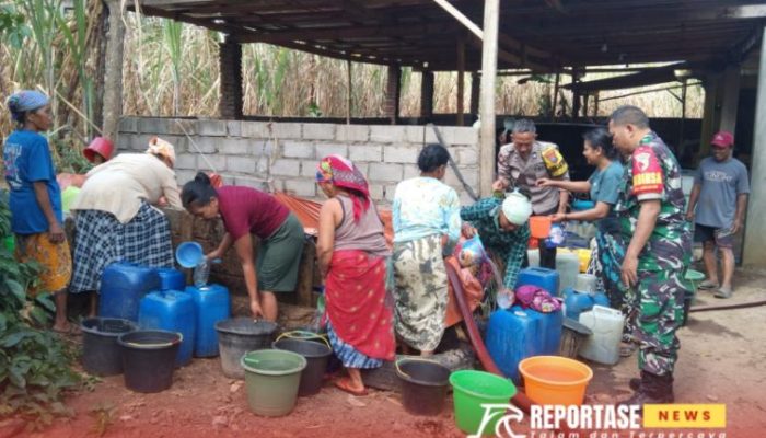 Pendistribusian Air Bersih untuk Warga Dusun Lor Curah: Babinsa dan Forkopimdes Merakan Bersinergi Bantu Warga Atasi Krisis Air