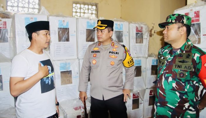Kapolres dan Dandim 0827 Sumenep Monitoring dan Pengecekan Pergeseran Kotak Suara Dari PPS ke PPK Kec. Manding, Dasuk dan Ambunten