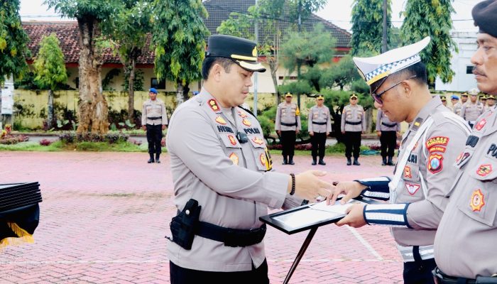 Berhasil Ungkap Kasus, Kapolres Sumenep Berikan Penghargaan Kepada 28 Personil