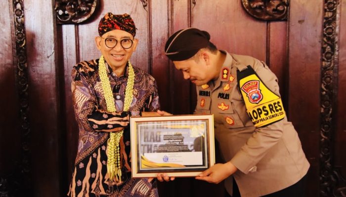 Kapolres Sumenep Terima Penghargaan dari Menteri Kebudayaan RI sebagai Kapolres Pertama Penyelenggara Pameran Pusaka