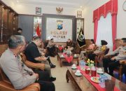 Sambut hangat : Kapolres Blitar terima Kunjungan Konsulat Jenderal Australia di Polres Blitar Perkuat Hubungan Kerja Sama yang Baik 14 Sambut hangat : Kapolres Blitar terima Kunjungan Konsulat Jenderal Australia di Polres Blitar Perkuat Hubungan Kerja Sama yang Baik