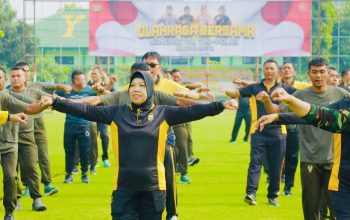 Pererat Sinergitas, TNI-Polri Gelar Olahraga Bersama di Batalyon 511 Blitar