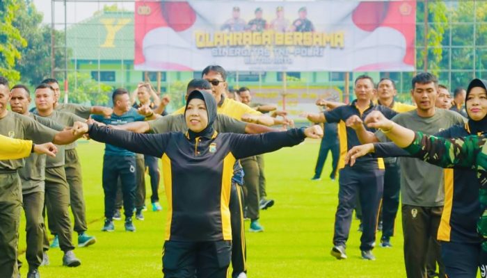 Pererat Sinergitas, TNI-Polri Gelar Olahraga Bersama di Batalyon 511 Blitar