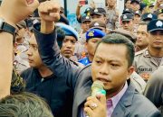 Tuntut Keadilan, Puluhan Aktivis dan Keluarga Korban KDRT Geruduk Kejari dan PN Sumenep 14 Tuntut Keadilan, Puluhan Aktivis dan Keluarga Korban KDRT Geruduk Kejari dan PN Sumenep