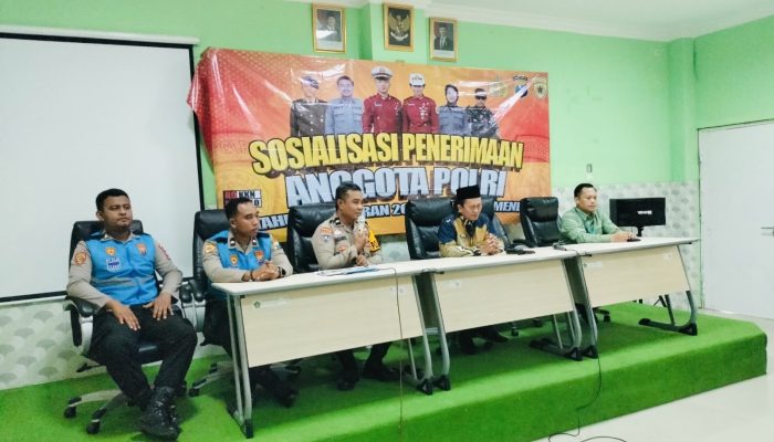 Polsek Sumenep Kota Gelar Sosialisasi dan Pembagian Brosur Penerimaan Akpol/Bintara/Tamtama 2025