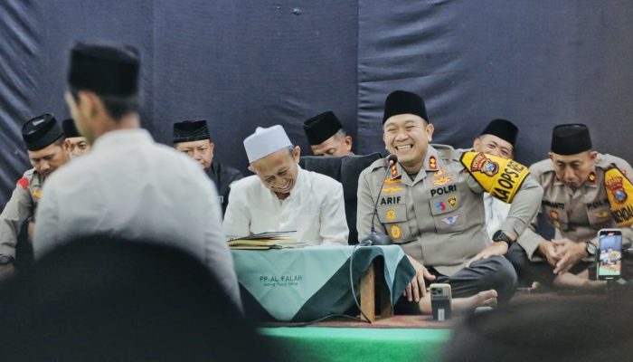 Indahnya Ramadhan, Kapolres Blitar Buka Puasa Bersama Para Santri Al Falah