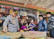 Kapolres Blitar Bersama Bupati dan Forkopimda Gelar Sidak Bahan Pokok di Pasar Wlingi 12 Kapolres Blitar Bersama Bupati dan Forkopimda Gelar Sidak Bahan Pokok di Pasar Wlingi