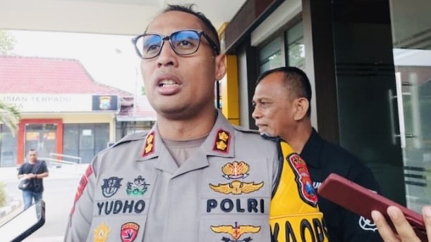 Meski Digeduruk Masa, Kapolres Blitar Kota Tegaskan Tolak Tambang Pasir Ilegal Beroperasi Di seluruh Wilayah Hukumnya