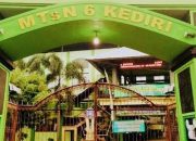 Pelantikan PIK-R dan Penutupan PPLK di MTsN 6 Kabupaten Kediri 18 Pelantikan PIK-R dan Penutupan PPLK di MTsN 6 Kabupaten Kediri