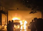 Kebakaran Misterius Hanguskan Dua Mobil dan Dua Motor di Sampang, Polisi Lakukan Penyelidikan Mendalam 16 Kebakaran Misterius Hanguskan Dua Mobil dan Dua Motor di Sampang, Polisi Lakukan Penyelidikan Mendalam