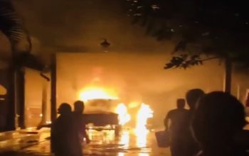 Kebakaran Misterius Hanguskan Dua Mobil dan Dua Motor di Sampang, Polisi Lakukan Penyelidikan Mendalam