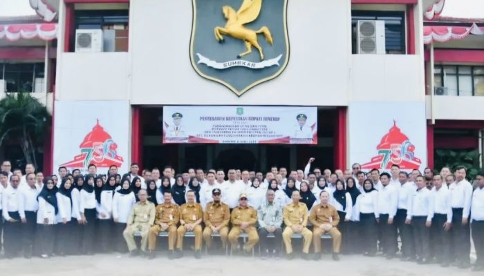 Bupati Sumenep Serahkan SK CPNS dan PPPK Tahap I Formasi 2024