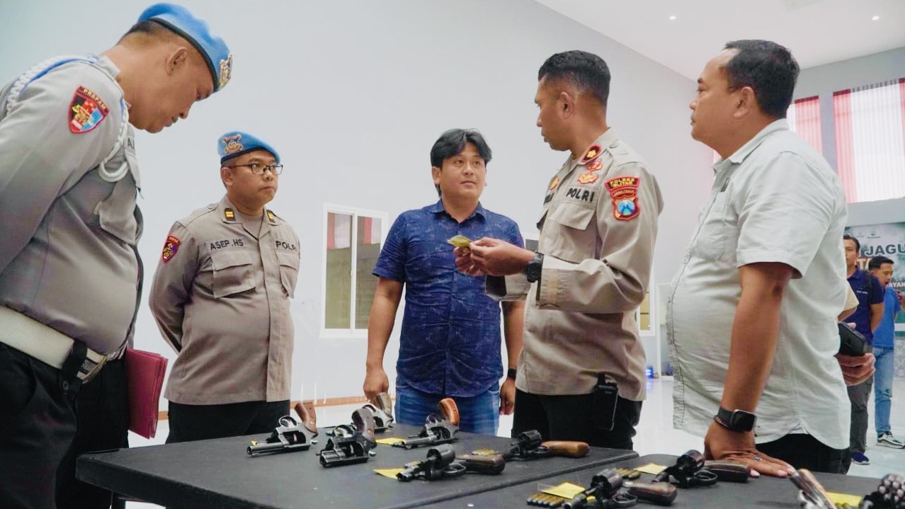Wakapolres Blitar Pimpin Pengecekan Senpi Genggam Milik Anggota 2 1eb6704e 9a6e 4f12 b74c bac6e0bd2079