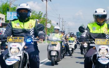 Pastikan Puncak arus balik Aman, Kapolres Blitar Terjun  langsung Pantau arus lalu lintas dan Kenyamanan Masyarakat saat berlibur di Wisata Pantai Kabupaten Blitar
