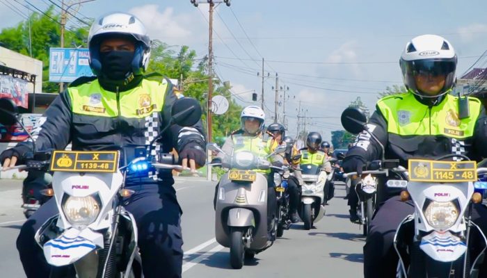 Pastikan Puncak arus balik Aman, Kapolres Blitar Terjun  langsung Pantau arus lalu lintas dan Kenyamanan Masyarakat saat berlibur di Wisata Pantai Kabupaten Blitar