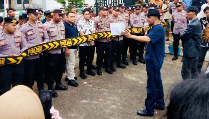 Kasus BSPS Rp109 Miliar Mandek, AMSP Geruduk Kejari Sumenep