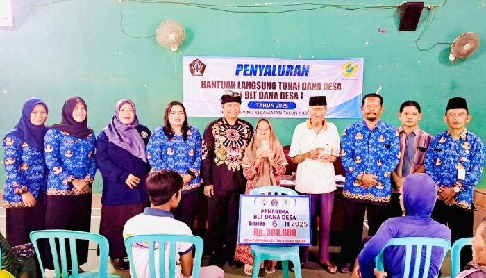Desa Tumpang Salurkan BLT Rp300 Ribu ke Warga Tak Mampu