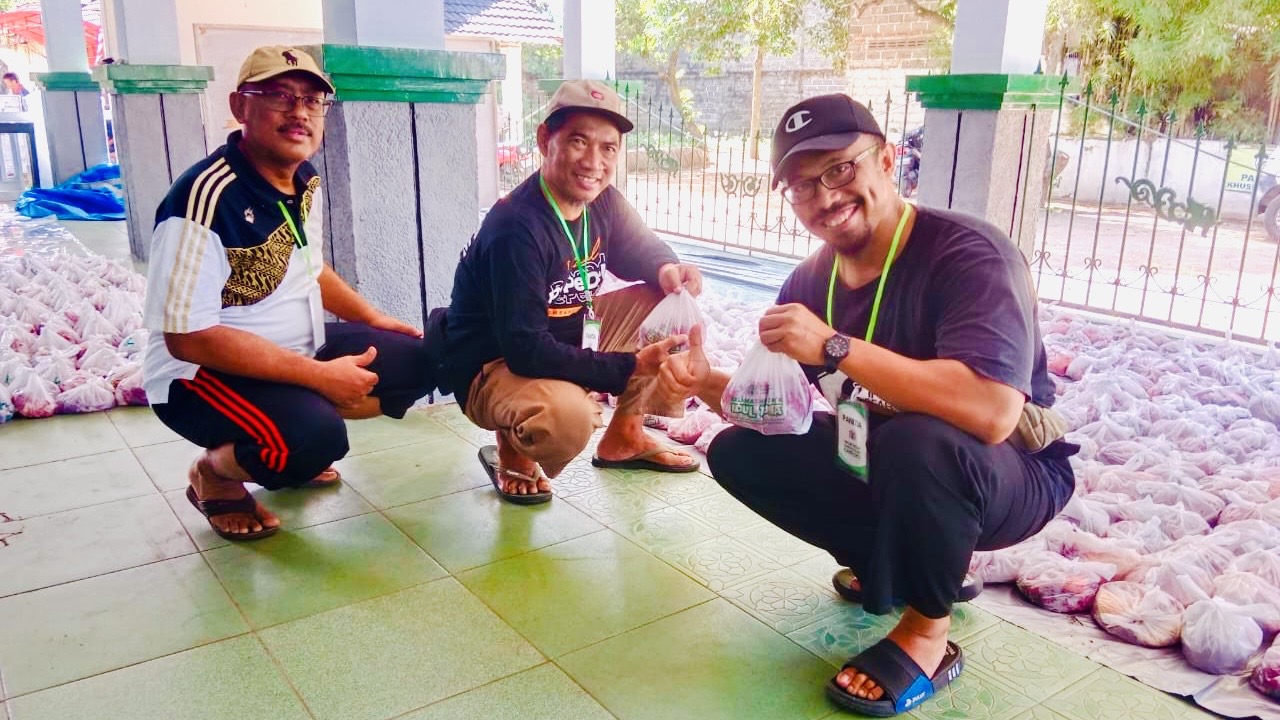 Idul Adha Penuh Berkah di Blitar, Masjid Darussalam Potong 5 Sapi dan 10 Kambing 2 9655f288 0916 4361 8bdd ac8b6b9afc1a
