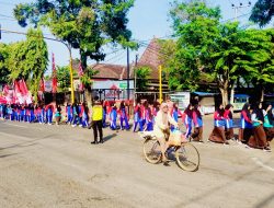 Ratusan Siswa MTsN 1 Sumenep Meriahkan Pawai MATSAMA, Polsek Sumenep Kota Lakukan Pengamanan Ketat 10 Ratusan Siswa MTsN 1 Sumenep Meriahkan Pawai MATSAMA, Polsek Sumenep Kota Lakukan Pengamanan Ketat