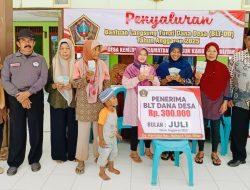 BLT Dana Desa Bulan Juli Telah Disalurkan kepada 18 KPM di Desa Kemloko 5 BLT Dana Desa Bulan Juli Telah Disalurkan kepada 18 KPM di Desa Kemloko