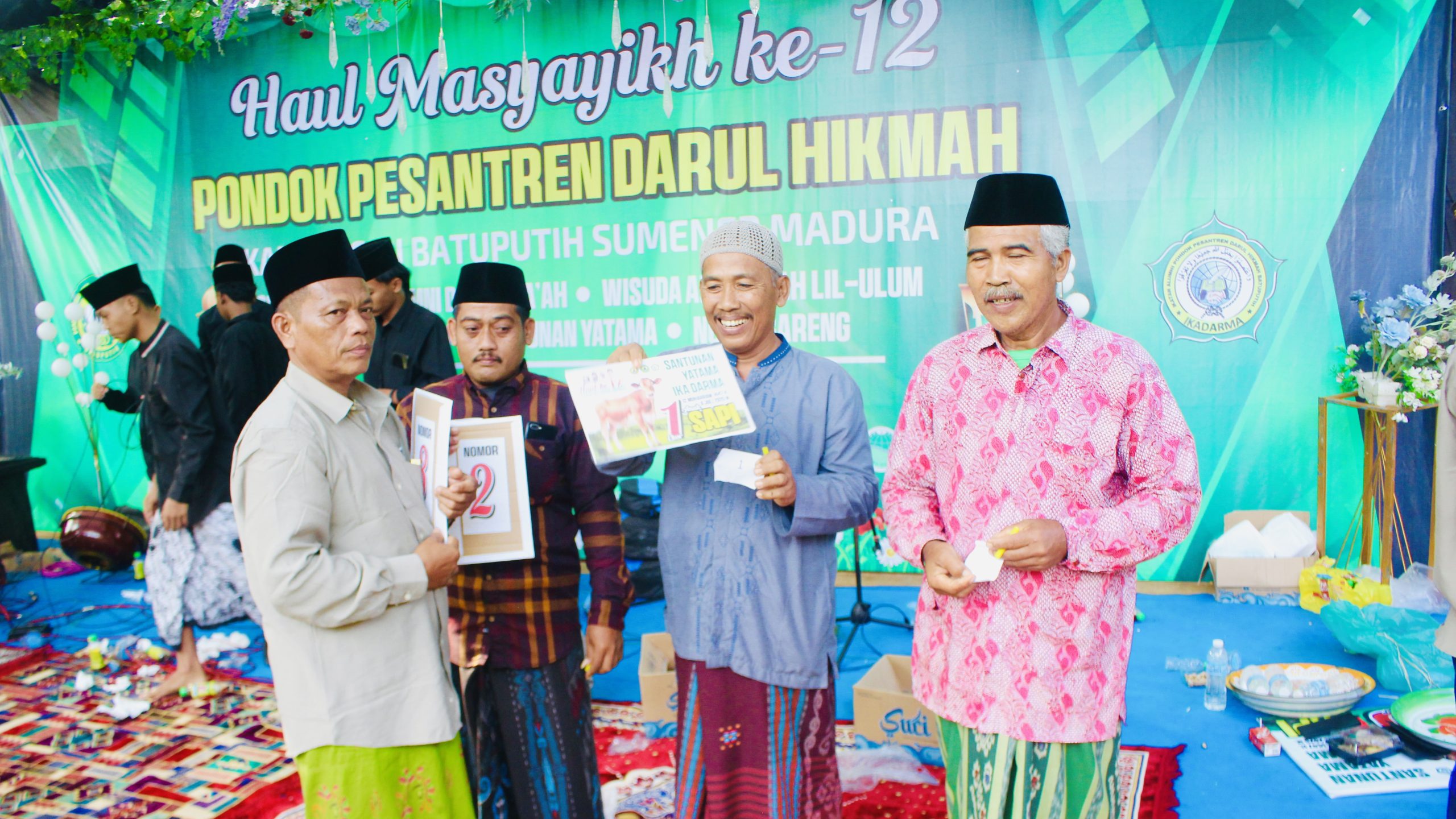 Pondok Pesantren Darul Hikmah Santuni Anak Yatim dengan Anak Sapi dan Gelar Khitan Gratis 2 IMG 8533 scaled