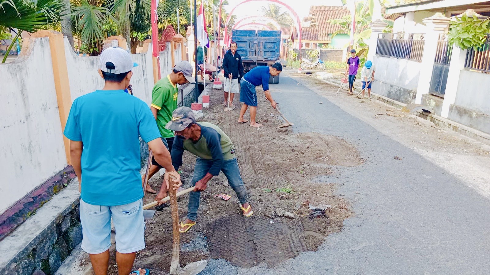 Guyup! Gotong Royong Pemuda Karang Taruna Manggala Muda Desa Butun Sambut HUT RI ke-80 2 850268d8 089c 4e2d b5cc aa5cee775437