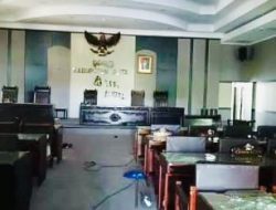 Gedung DPRD Kabupaten Blitar Usai Diamuk Massa, Fasilitas Kantor Hampir Semua Rusak 9 Gedung DPRD Kabupaten Blitar Usai Diamuk Massa, Fasilitas Kantor Hampir Semua Rusak