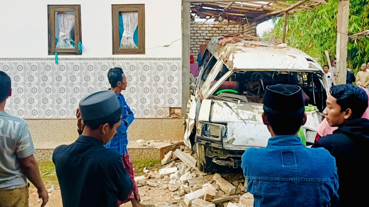 Kapolres Sumenep Perintahkan Penyelidikan Mendalam Kasus Ledakan Mobil di Ambunten 2 d24747ad c4a5 4a74 9912 f3b683651151
