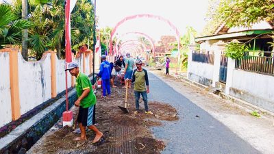 Guyup! Gotong Royong Pemuda Karang Taruna Manggala Muda Desa Butun Sambut HUT RI ke-80