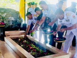 Jelang HUT KE-80 TNI Dankodiklatal Pimpin Ziarah Nasional di Makam Bung Karno, Tekankan Patriotisme Prajurit 5 Jelang HUT KE-80 TNI Dankodiklatal Pimpin Ziarah Nasional di Makam Bung Karno, Tekankan Patriotisme Prajurit
