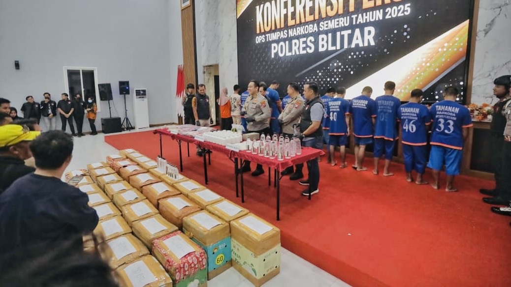 Polres Blitar Ungkap 10 Kasus Narkoba dan Miras Ilegal, 13 Tersangka Ditangkap 2 92db131c 5b1d 4c32 a675 38a2787bf7b2