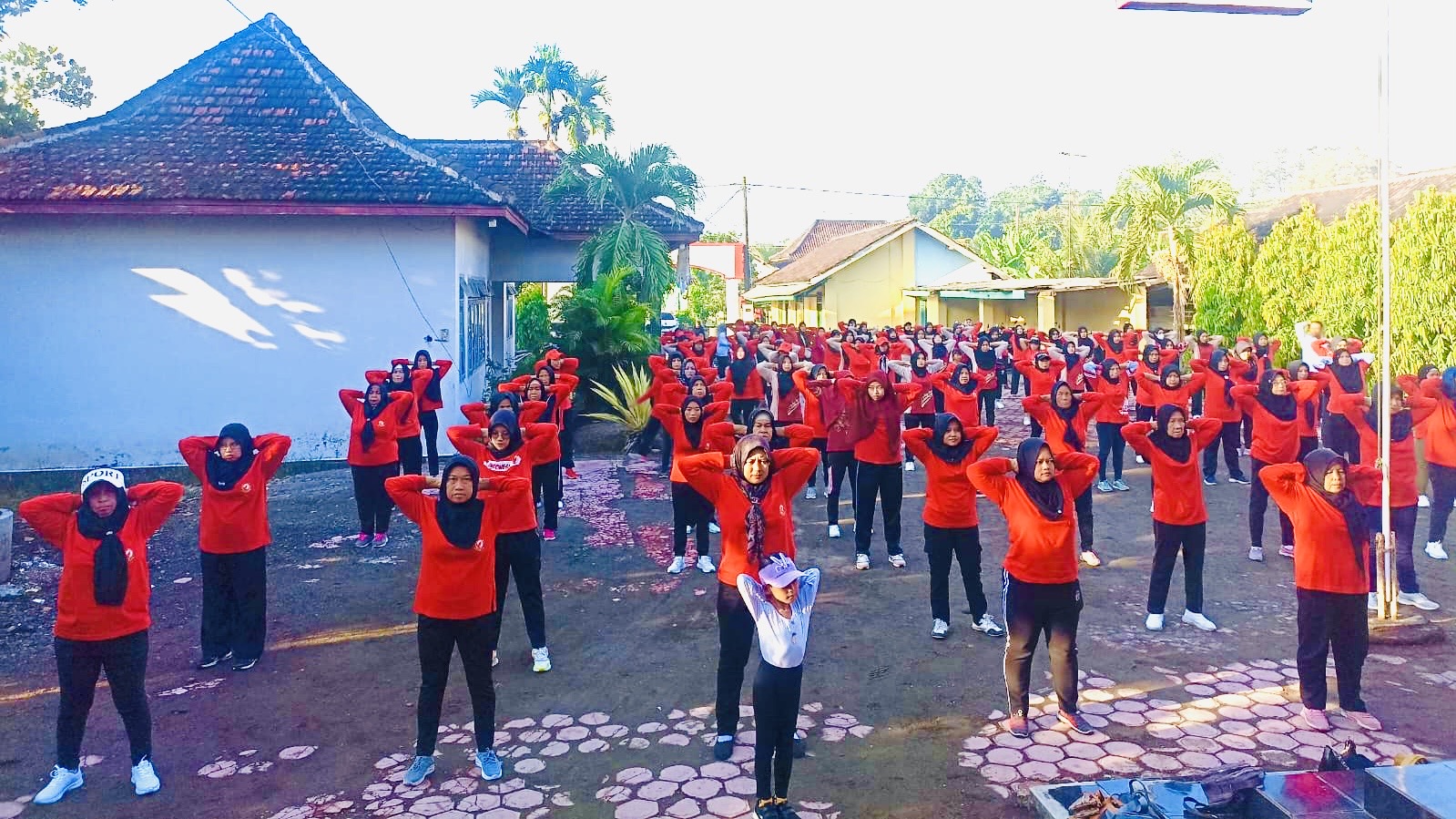 Semarak Senam Tera Peringati HUT RI ke-80 di Desa Jambewangi 2 c268c4e8 f489 4805 8a1f a64e1a4b28ba