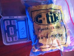 Polsek Sapeken Ringkus Pengedar Sabu, Amankan Barang Bukti Puluhan Gram 4 Polsek Sapeken Ringkus Pengedar Sabu, Amankan Barang Bukti Puluhan Gram