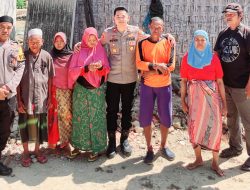 Jumat Berkah, Polsek Lenteng Tebar Kasih untuk Warga yang Membutuhkan