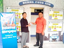 Polres Blitar Kota Gelar ‘Polantas Menyapa’, Edukasi Layanan Samsat dan Himbauan Keselamatan Berlalu Lintas