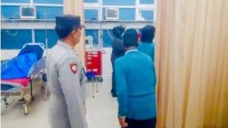 Oksigen Hampir Habis, Polsek Udanawu Kawal Ambulans Pasien Sesak Napas ke RS Bhayangkara Kediri