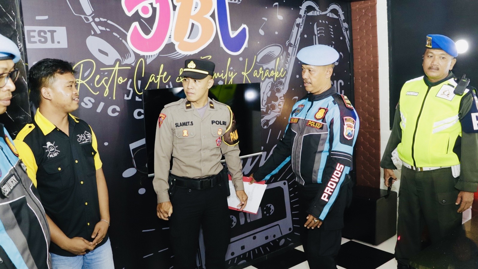 Sipropam Polres Sumenep Intensifkan Gaktiblin di Tempat Hiburan Malam Jelang Libur Panjang 4 a4a33d33 4993 455a 9f4f b59629109ef7