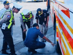 Polres Blitar Kota Pastikan Sopir Bus Bebas Narkoba Saat Mudik