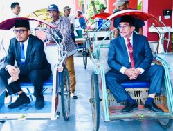 Aksi Unik Bupati & Wabup Sumenep, Berangkat Kerja Naik Becak