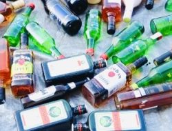Operasi Dini Hari di Kabupaten Blitar: Bea Cukai Sita Ribuan Botol Minuman Beralkohol Ilegal