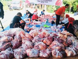 Wujud Kepedulian Sosial, DPC PDI Perjuangan Kabupaten Blitar Salurkan Daging Qurban untuk Warga dan PAC