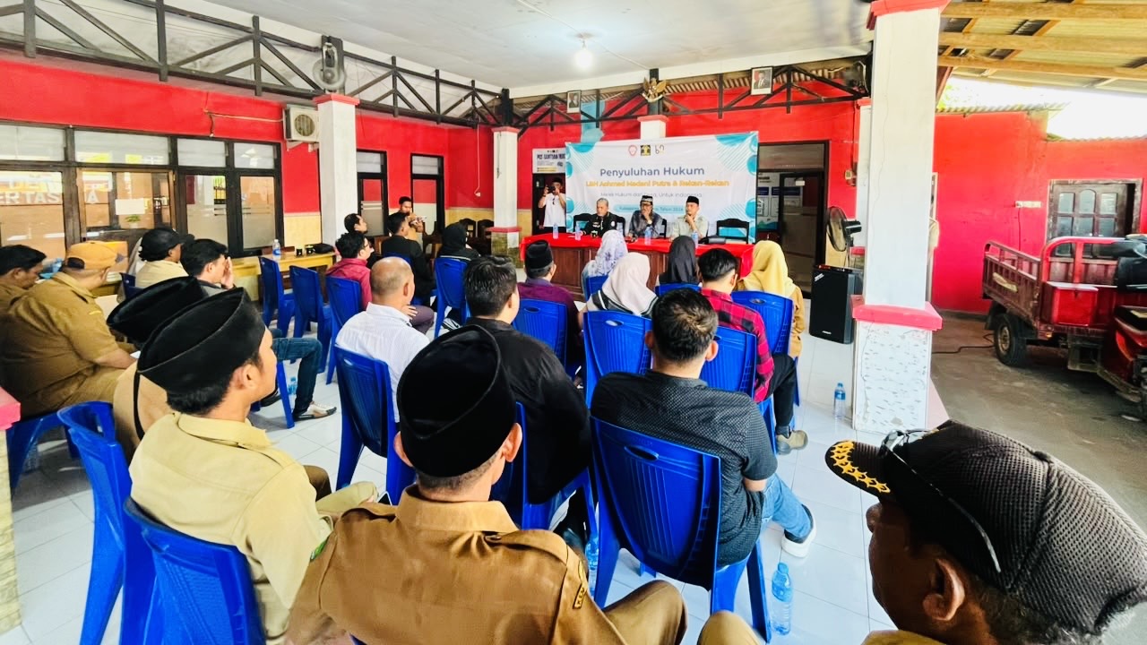 Tingkatkan Kesadaran Hukum Warga, LBH Ahmad Madani Putra Gelar Penyuluhan di Desa Kertasada 3 86f91a94 21f3 4cb9 85af 4dc1e29e6dad